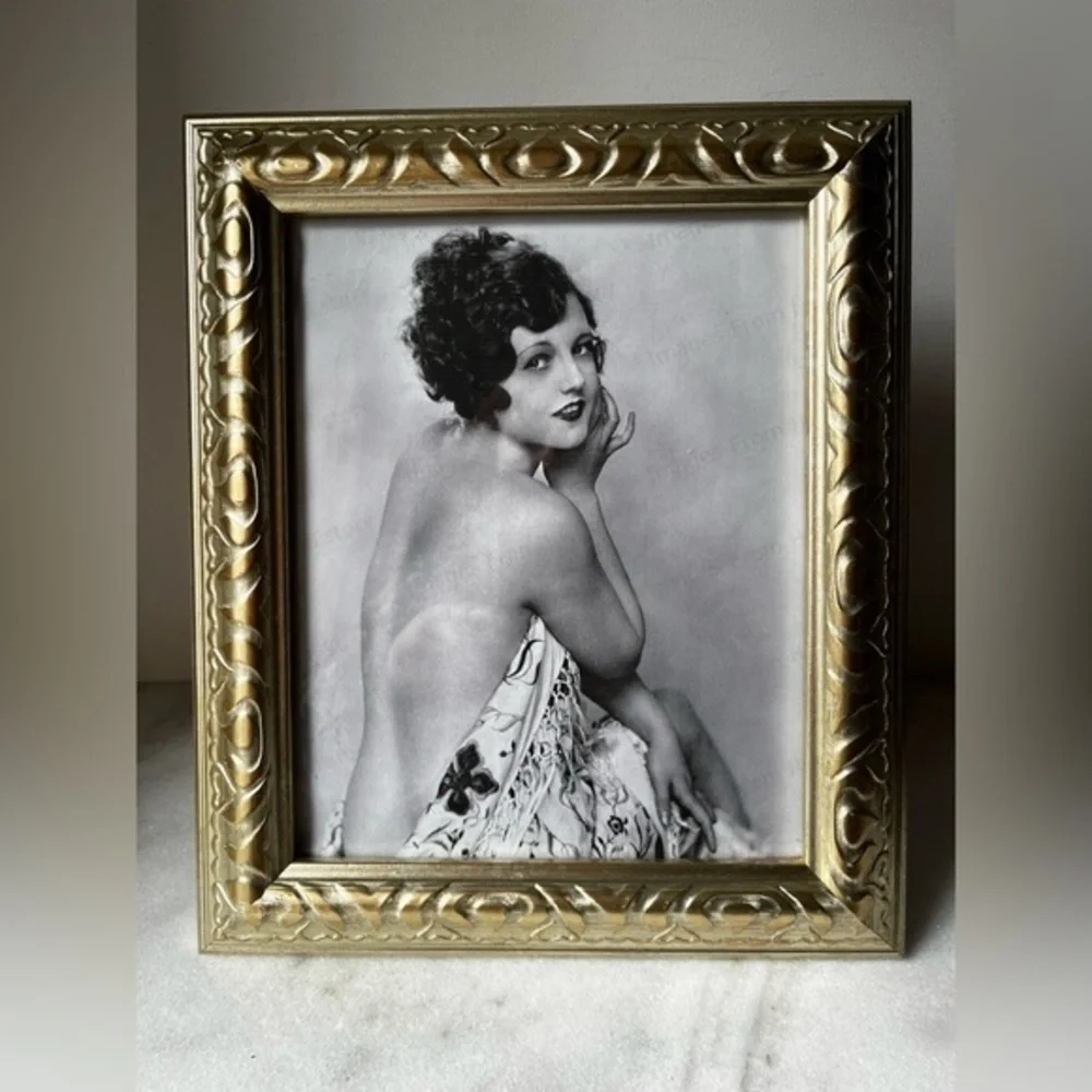 Vintage Gold ornate frame for 8”x10” photo. Vintage